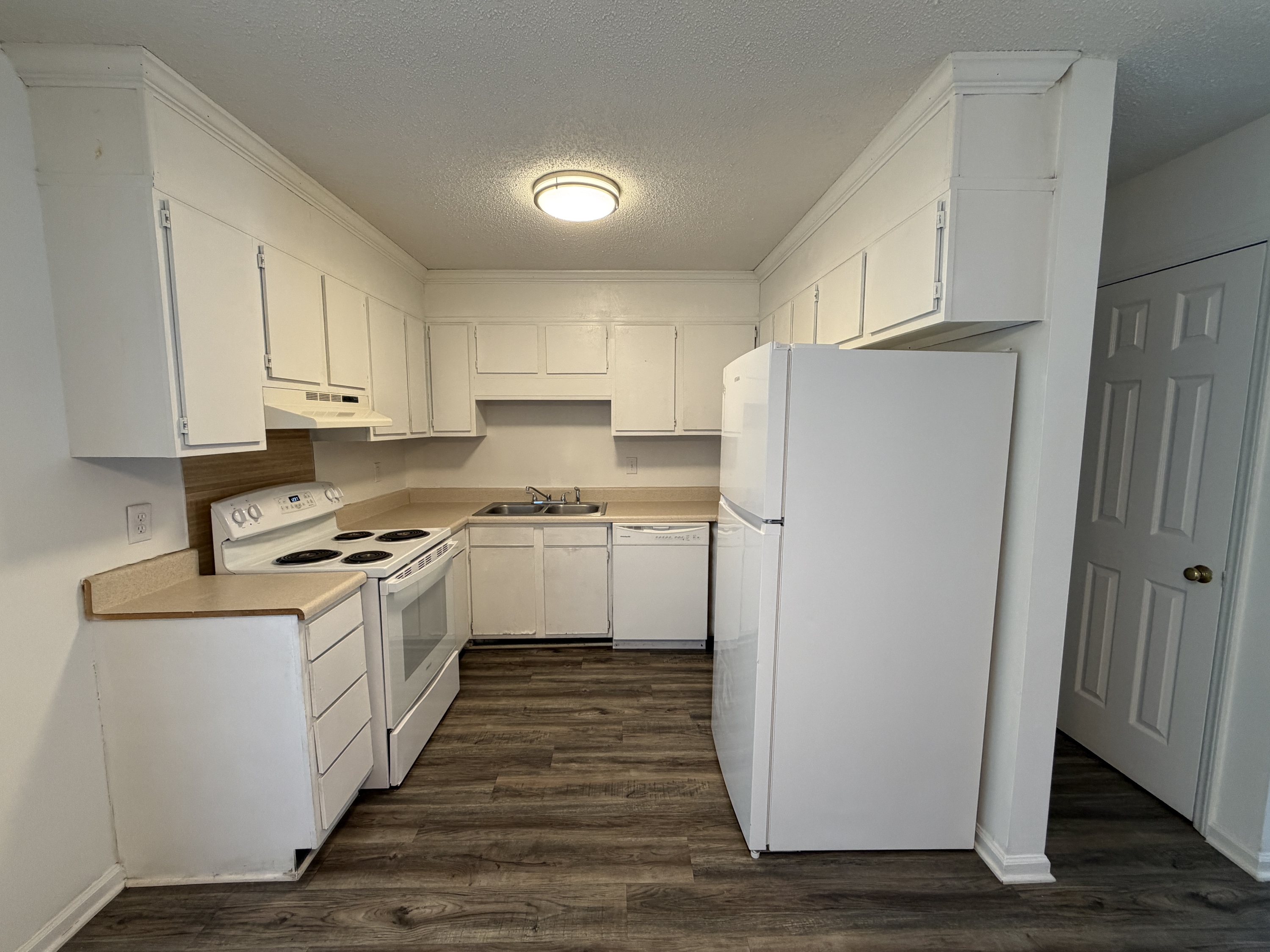 1010 B's Barbeque Road - B